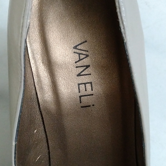 Tan heels - Picture 3 of 4